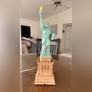 Department 56 American Pride “Statue of Liberty” Lighted Figure – 2002
